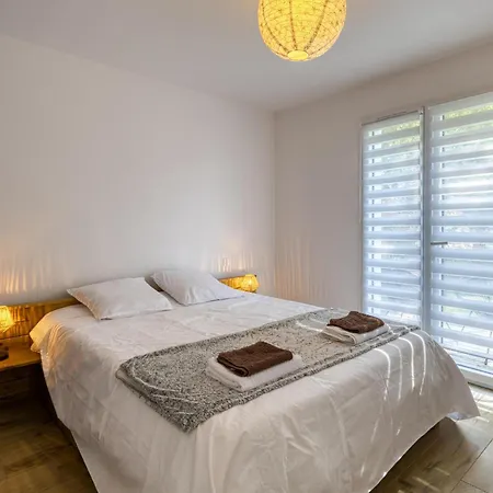 3 Bedroom Amazing Home In Semussac Дом отдыха *
